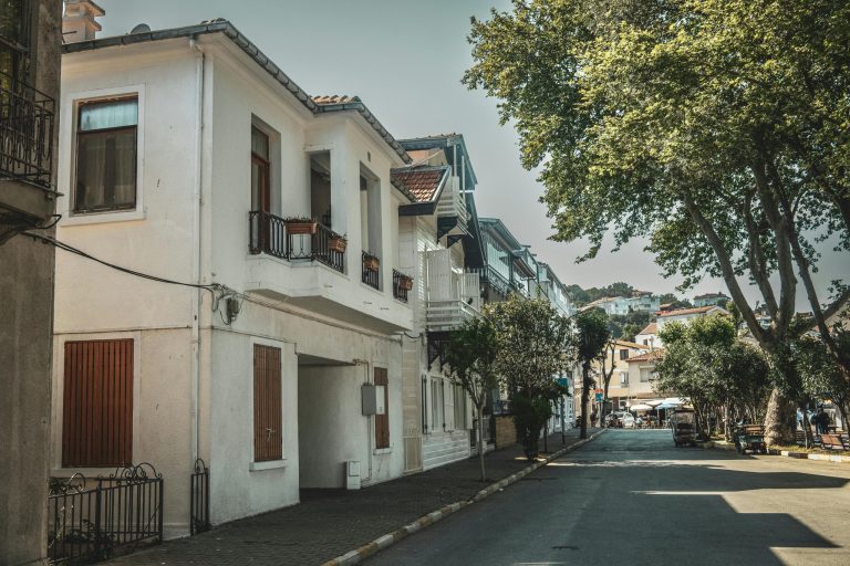 The Secret to Building a Strong and Supportive Home Community