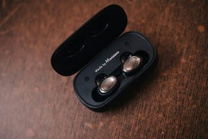 An in-depth review of the year's flagship headphones